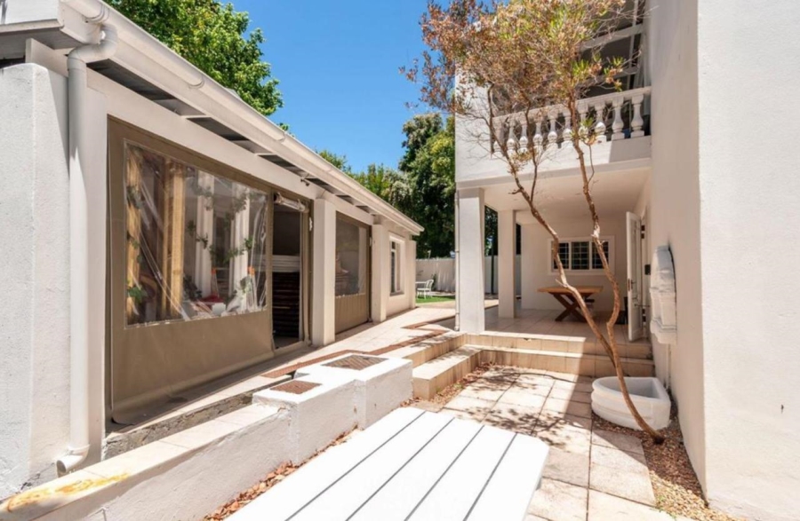 4 Bedroom Property for Sale in Wynberg Upper Western Cape